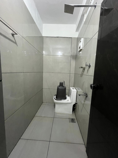 Bathroom 2, Priya lodge, Kozhikode