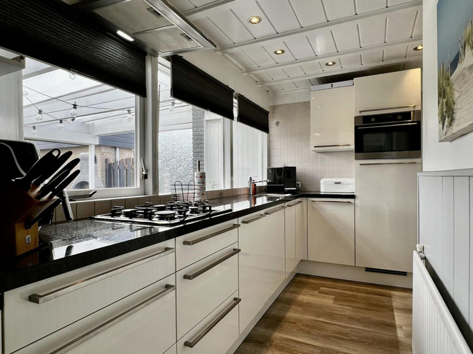 Private kitchen 5, Beautiful Bungalow in North Holland, Zijpe