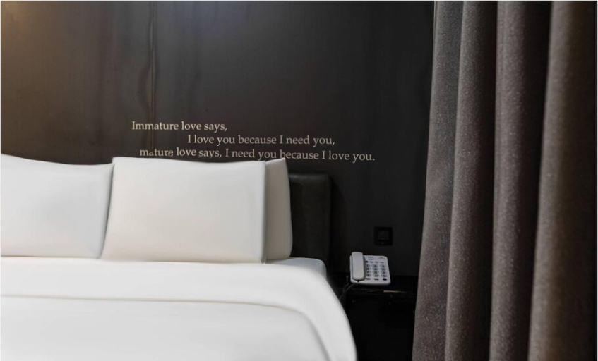 Room 4, hotel 99 prestige, Dobong
