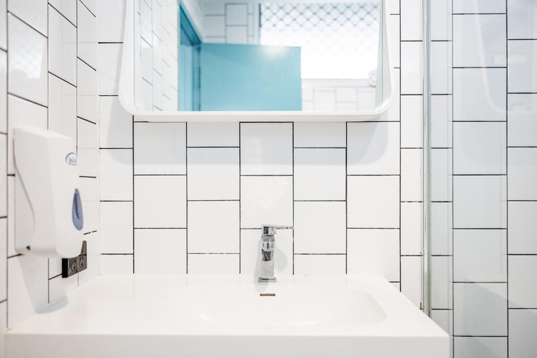 Bathroom, Bunk Surfers Paradise - 18-35 , Gold Coast