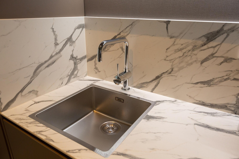 Private kitchen 2, Stylish 2-bedroom apartment in The Hague., Den Haag