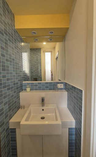 Bathroom 2, se vi pare, Palermo