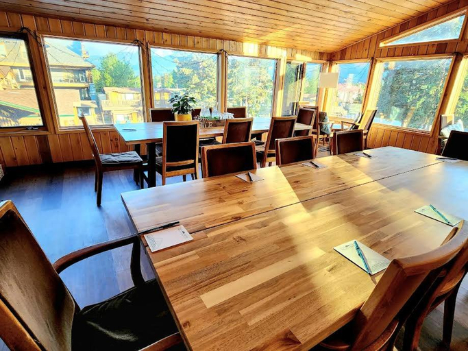Food & Drinks 4, Rundle Mountain Lodge, Division No. 15