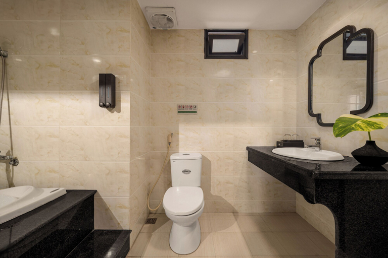 Bathroom 5, Fusion Point Hotel, Huế