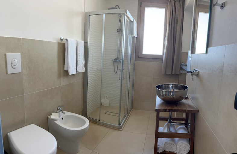 Others 5, Almare' B&b, Brindisi