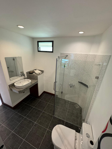 Bathroom 2, Noble House Beach Resort, Ko Lanta