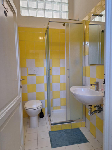 Bathroom 3, sleep easy, Florence