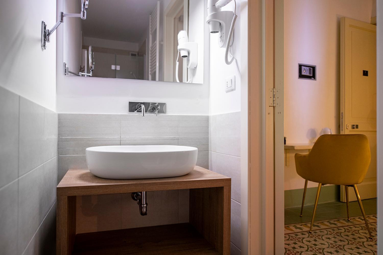 Bathroom, Damasa Rooms, Lecce