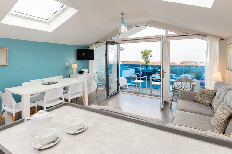 Living room 5, Seaside 3Bd Retreat With Balcony & Stunning Views, Devon