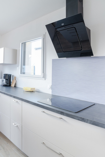 Private kitchen 3, Pretty new House With Small sea View, Finistère
