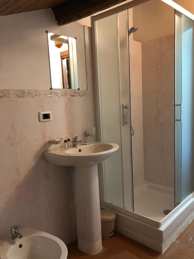 Bathroom 5, Relais Puccini, Lucca