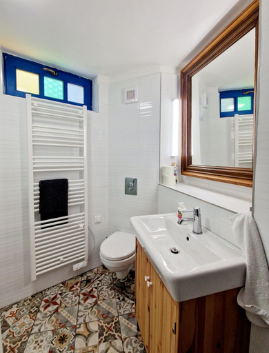 Bathroom 4, Kali Cool, Tapolca
