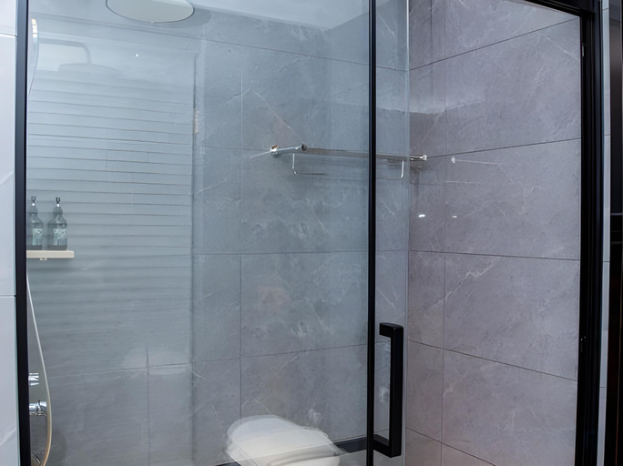 Bathroom 5, LC International Hotel Yangon, Yangon