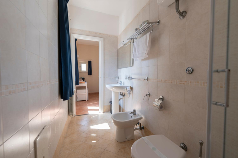 Bathroom 2, Artis Mare, Napoli