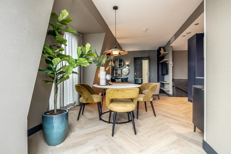 Dining 2, Family Apartment w/ Bunk Beds, Delft