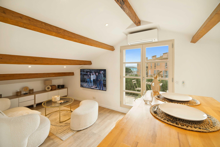 Living room 5, Bright Apartment - AC- 2P - Center of St Tropez, Var