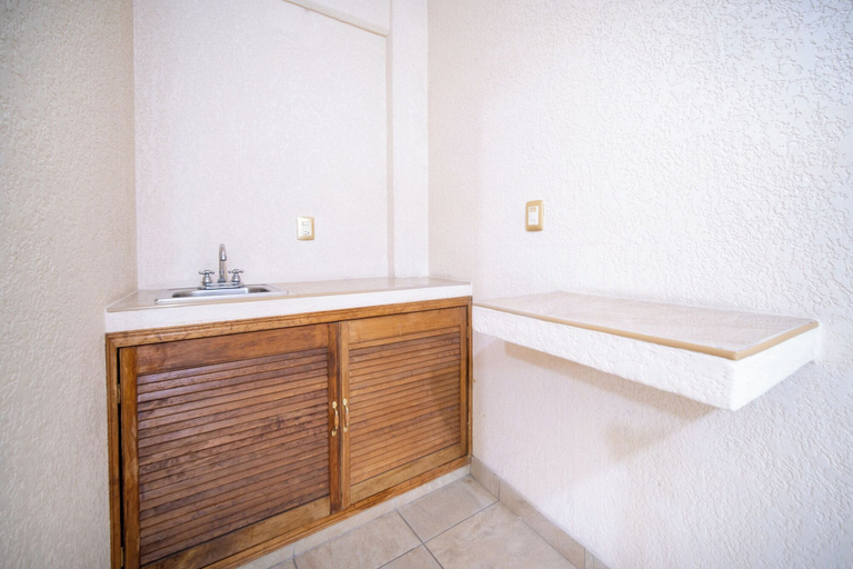Room 5, HOTEL PENINSULA Salina Cruz, Dist. Tehuantepec