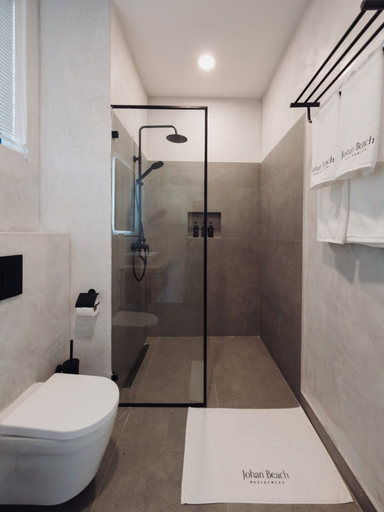 Bathroom 5, Johari Beach Residences, Kusini