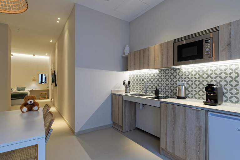 Others 5, Osito Hub - Esteban Ballester, Valencia