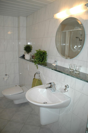 Bathroom 4, Zum Lindenbaum, Olpe