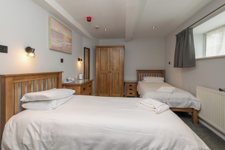 Bedroom 4, Ascot Grange Hotel & Apartments, Leeds