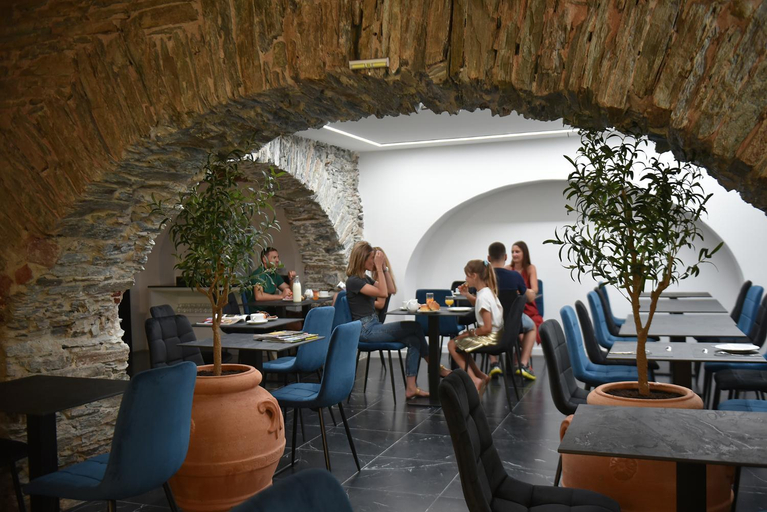 Others 5, Hôtel Continental, Haute-Corse