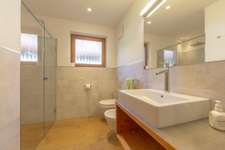 Bathroom 2, Garni Siebnerhof, Bolzano