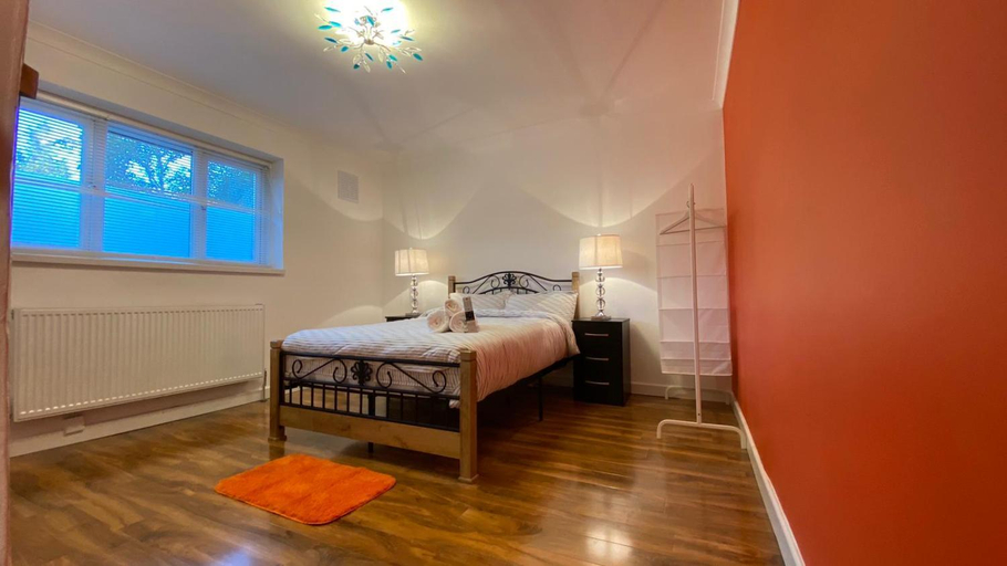 Others 4, Grand Heights Suites, London