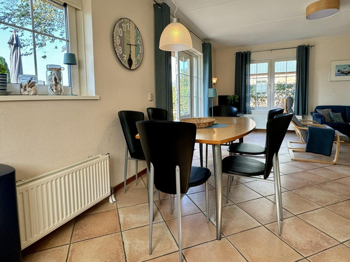 Dining, Lavish villa close to sea, beach, forest, Zijpe