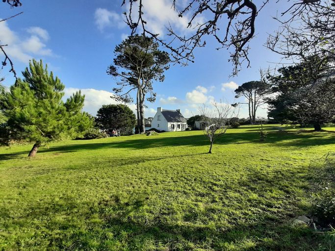 Property grounds 5, Family house with sea view in Landéda, Finistère