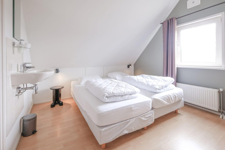 Room 2, Attractive Villa Close to Forest, Beach, sea, Zijpe