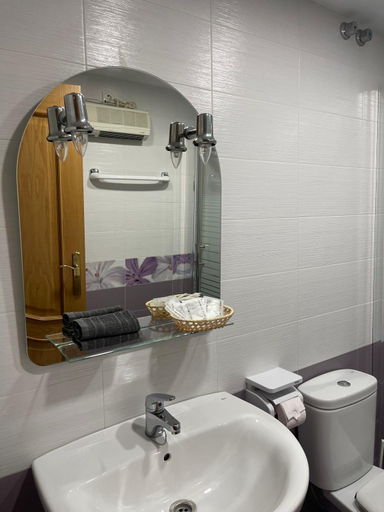 Bathroom 4, Chez Miro Corella, Navarra