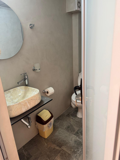 Bathroom 4, Hotel Driloni, Sarandës