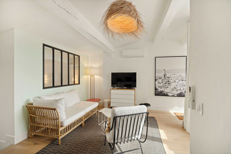 Living area 4, Magnificent Apartment - AC- 2br-4p- Saint-tropez, Var
