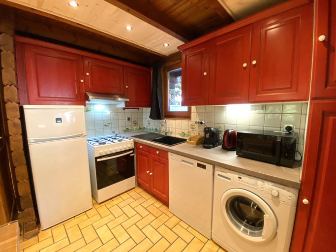 Private kitchen 4, LE Renne Chalet en Bois au Calme Avec SPA Jacuzzi, Vosges
