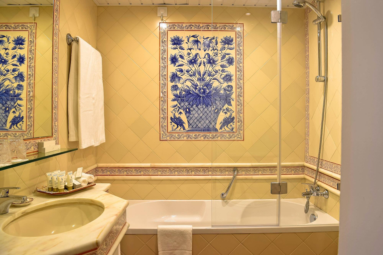 Bathroom 4, Hotel Fortaleza do Guincho Relais & Chateaux, Cascais