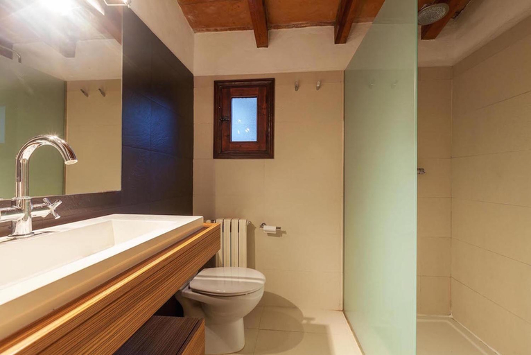 Bathroom 4, Pou dels Escarabats, Baleares