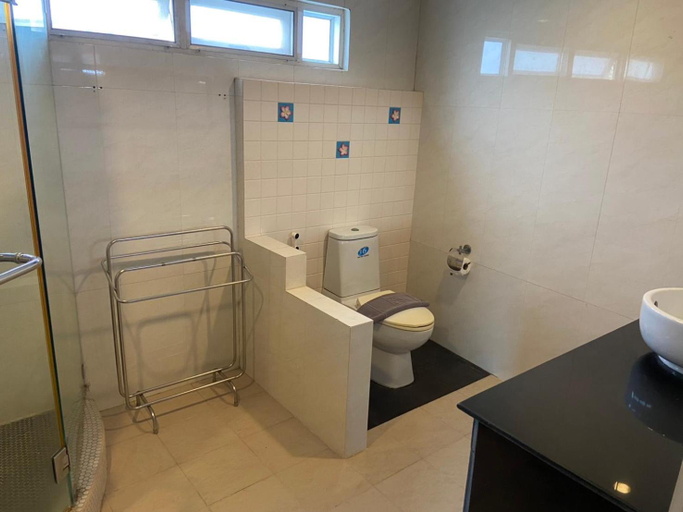 Bathroom 5, Hua Hin White Villa, Hua Hin