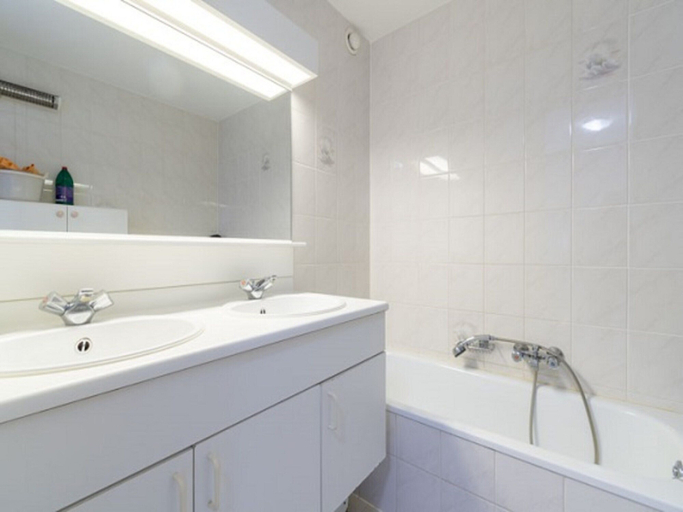 Bathroom, Apartment in Middelkerke With Sea View, West-Vlaanderen