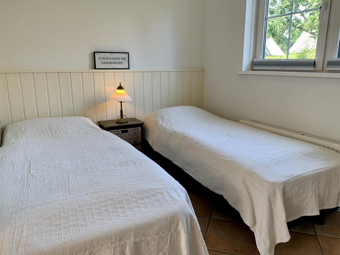 Room 3, 6-person Holiday Home With Garden, Zijpe