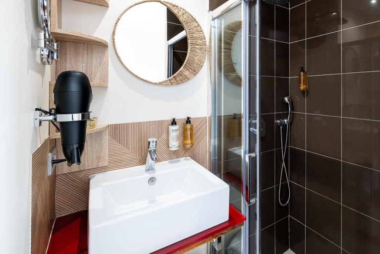 Bathroom, La Caravane du Touareg, Alpes-Maritimes