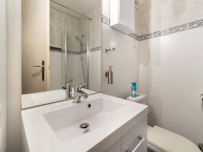Bathroom, Studio in Coastal Belgium With Sea Views, West-Vlaanderen