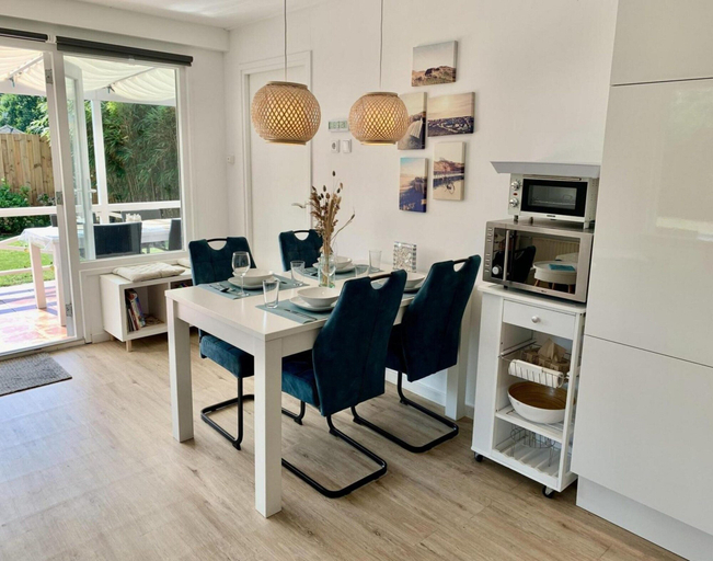 Dining 4, Coastal Hideaway Bungalow With Garden, Zijpe