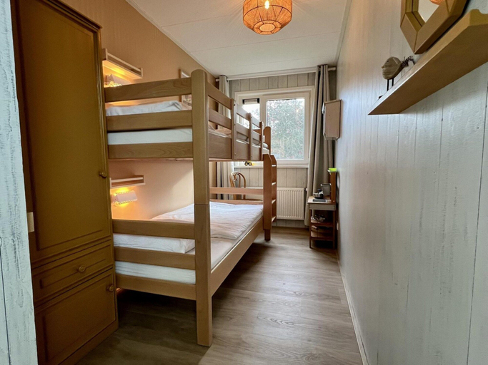 Room 5, Modern Bungalow Close to Beach With Views, Zijpe