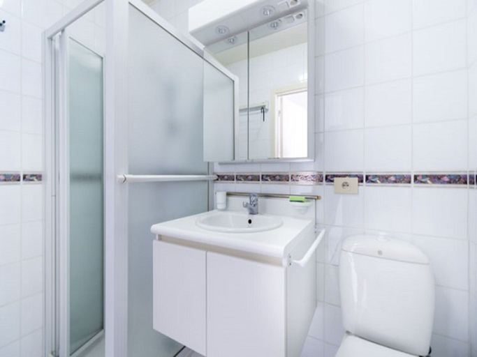 Bathroom, Apartment in Middelkerke Near the Beach, West-Vlaanderen