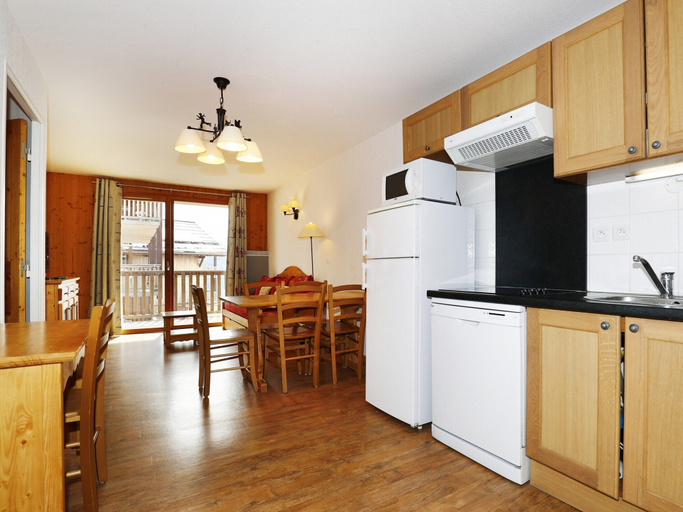 Private kitchen 5, Apartment in Orcieres With Ski Slope Views, Hautes-Alpes