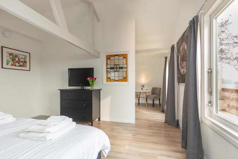 Others 4, B&B Blossom, Lisse