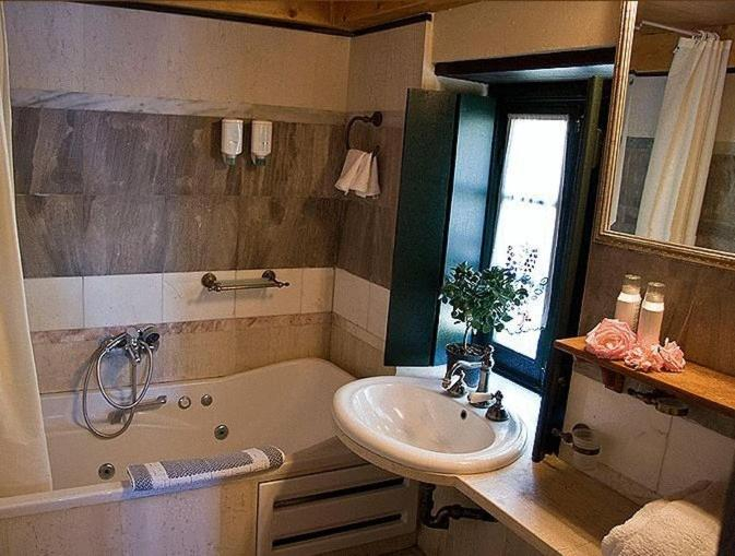Bathroom 4, Lazareto Hotel, Peloponnese