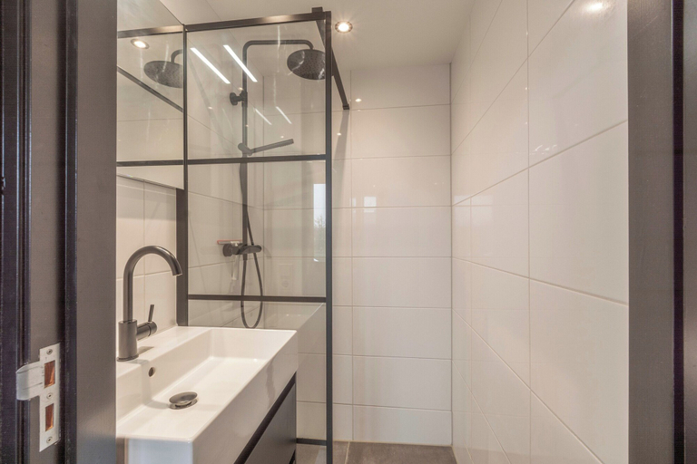 Bathroom 3, Callantsoog Group Getaway Beach, Zijpe