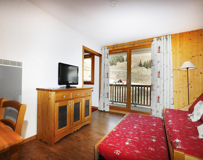 Room 5, Apartment in Orcieres With Heated Pool, Hautes-Alpes